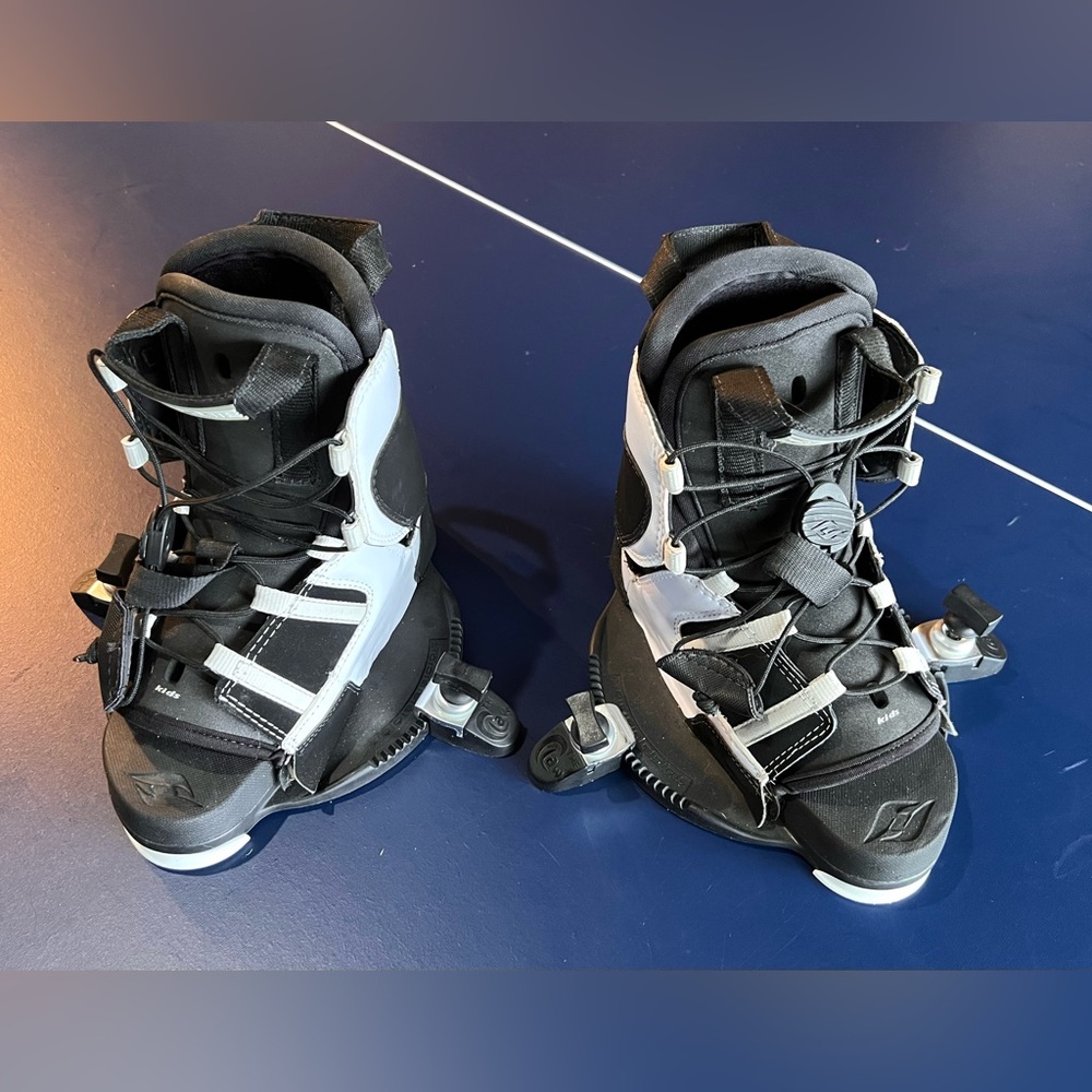 Kids Black and White wakeboard bindings